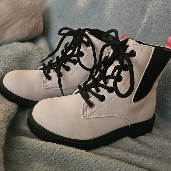 Stylish White Women's Boots with Black Accents - Picture 1 of 10